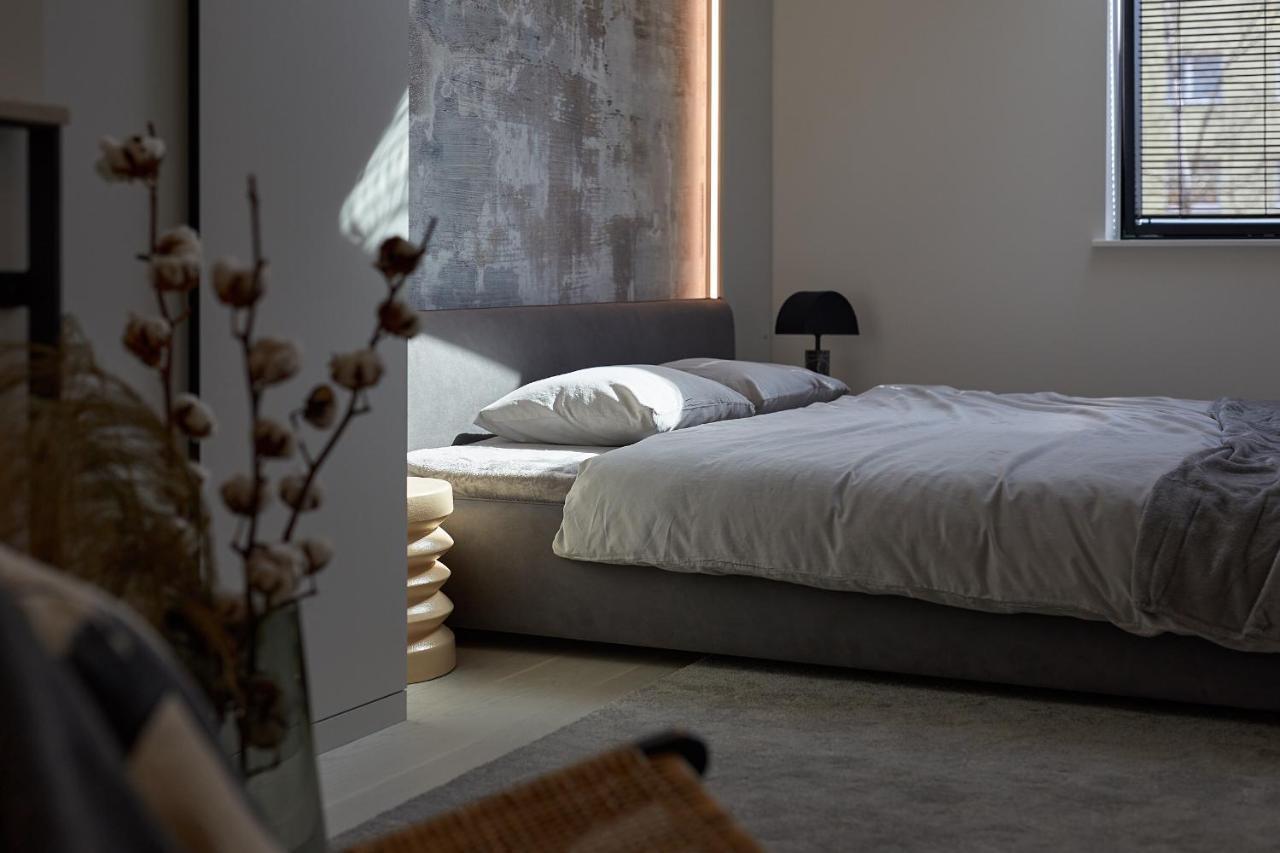 タリンHigh Ceiling Loft With Its Own Backyard And A Terraceアパートメント エクステリア 写真