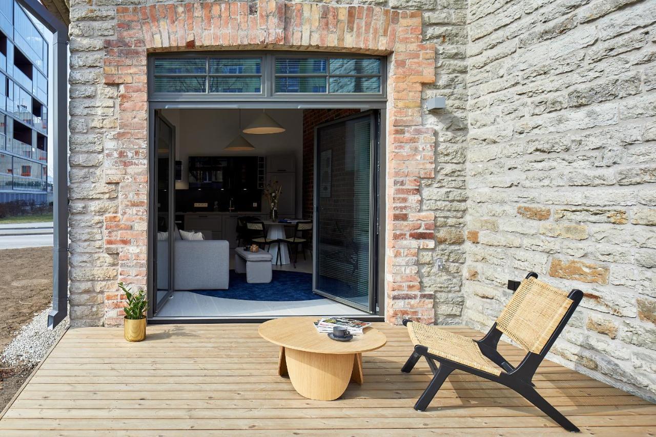 タリンHigh Ceiling Loft With Its Own Backyard And A Terraceアパートメント エクステリア 写真