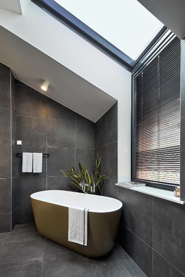 タリンHigh Ceiling Loft With Its Own Backyard And A Terraceアパートメント エクステリア 写真