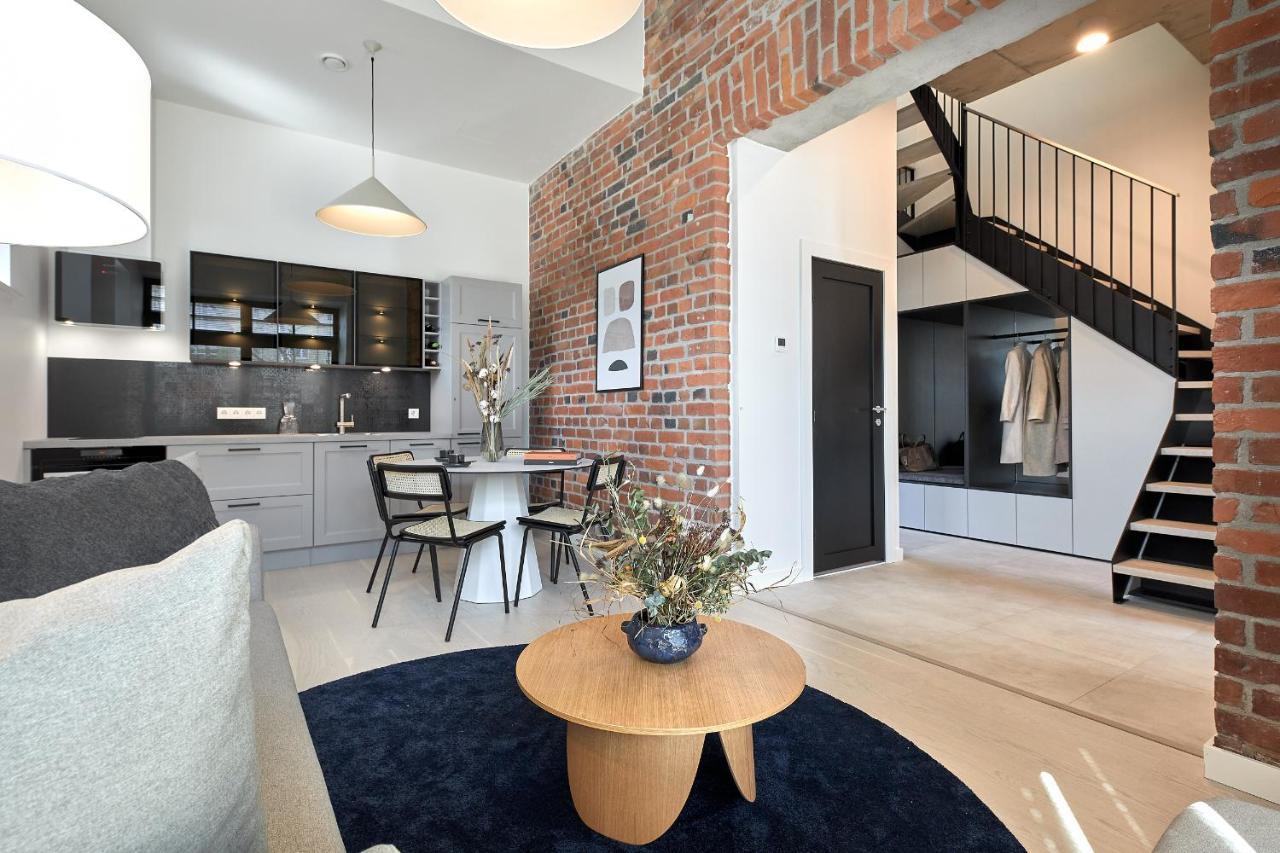 タリンHigh Ceiling Loft With Its Own Backyard And A Terraceアパートメント エクステリア 写真