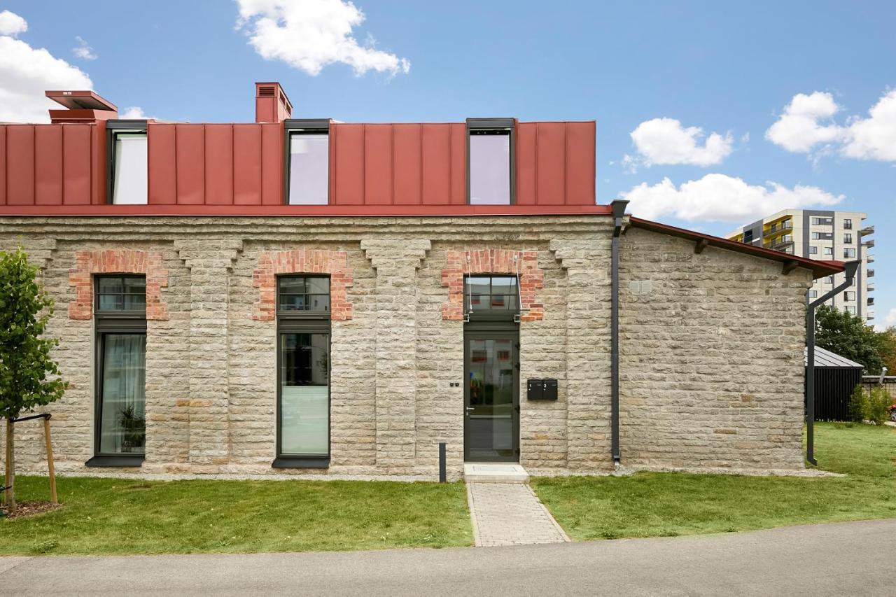 タリンHigh Ceiling Loft With Its Own Backyard And A Terraceアパートメント エクステリア 写真