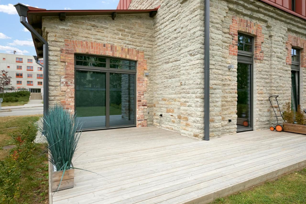 タリンHigh Ceiling Loft With Its Own Backyard And A Terraceアパートメント エクステリア 写真