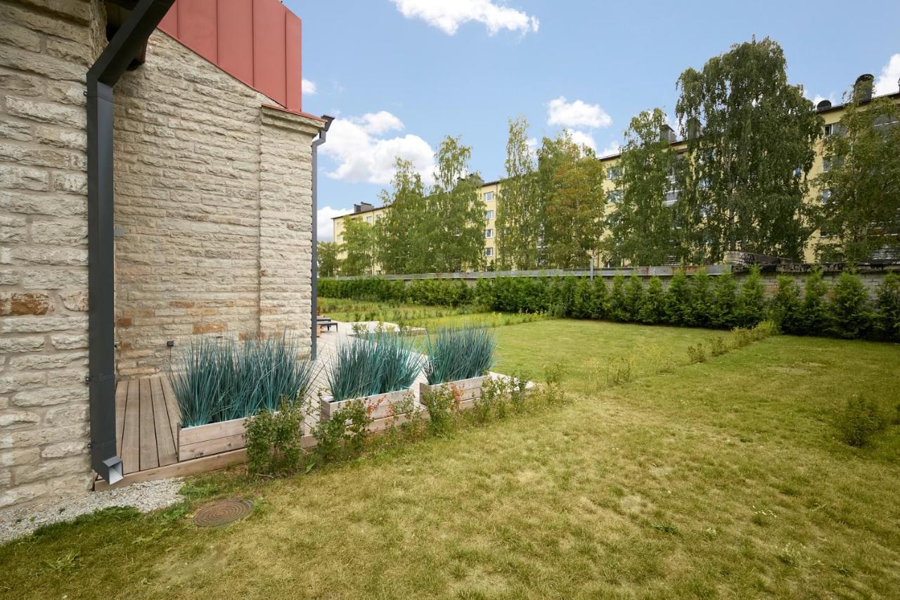 タリンHigh Ceiling Loft With Its Own Backyard And A Terraceアパートメント エクステリア 写真