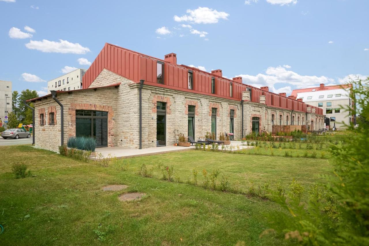 タリンHigh Ceiling Loft With Its Own Backyard And A Terraceアパートメント エクステリア 写真