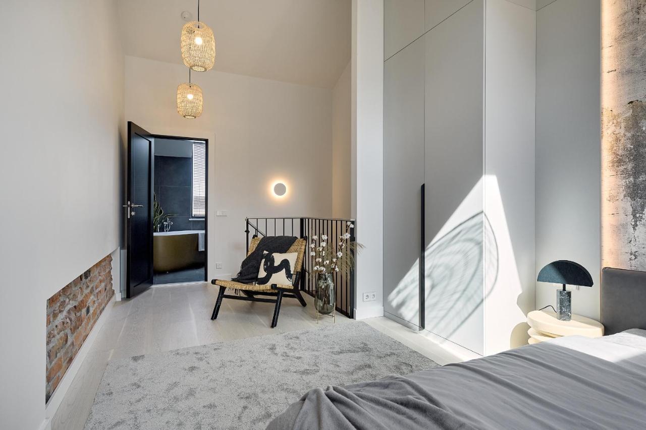 タリンHigh Ceiling Loft With Its Own Backyard And A Terraceアパートメント エクステリア 写真