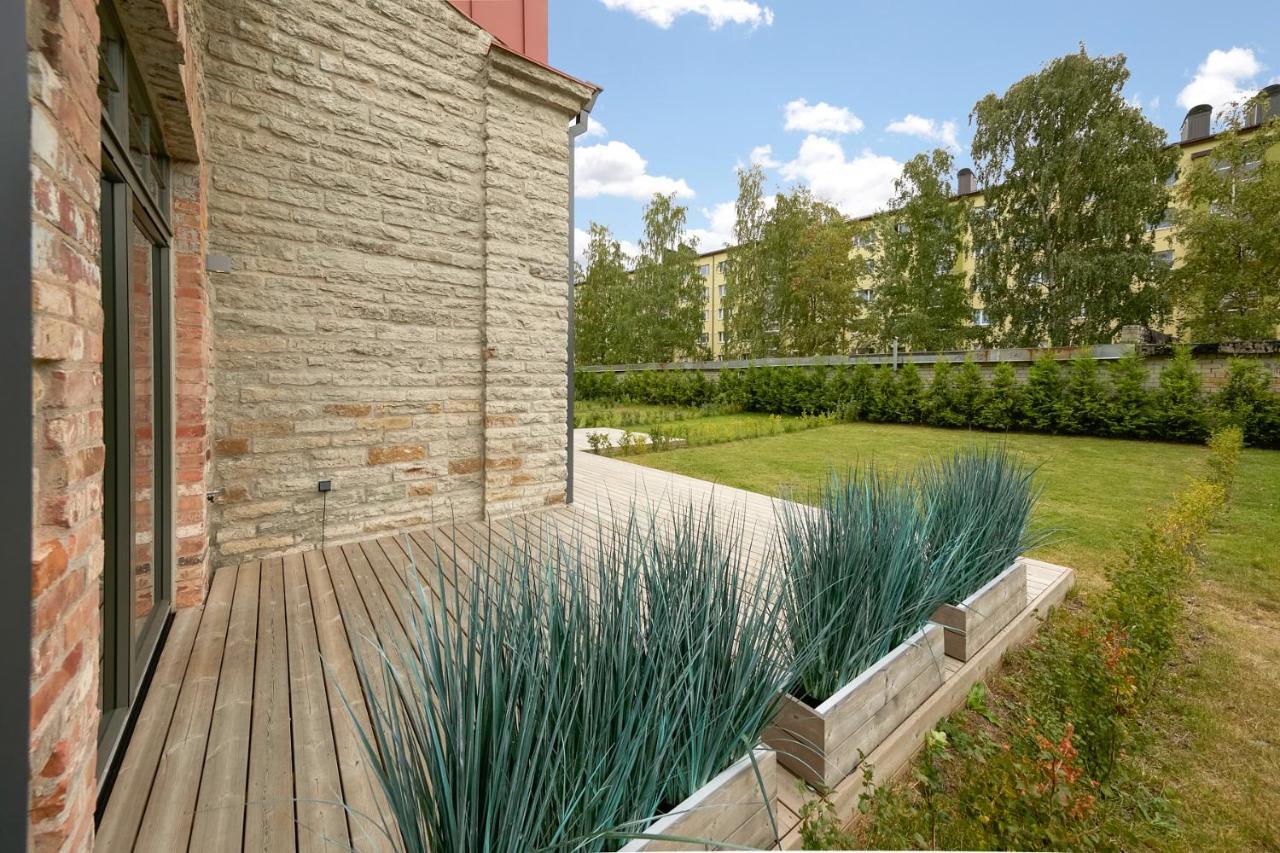 タリンHigh Ceiling Loft With Its Own Backyard And A Terraceアパートメント エクステリア 写真